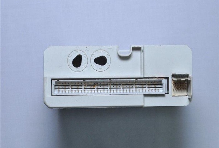 ماژول ورودی دیجیتال ABB DI818 کد 3BSE069052R1 – 32 کانال 24V DC