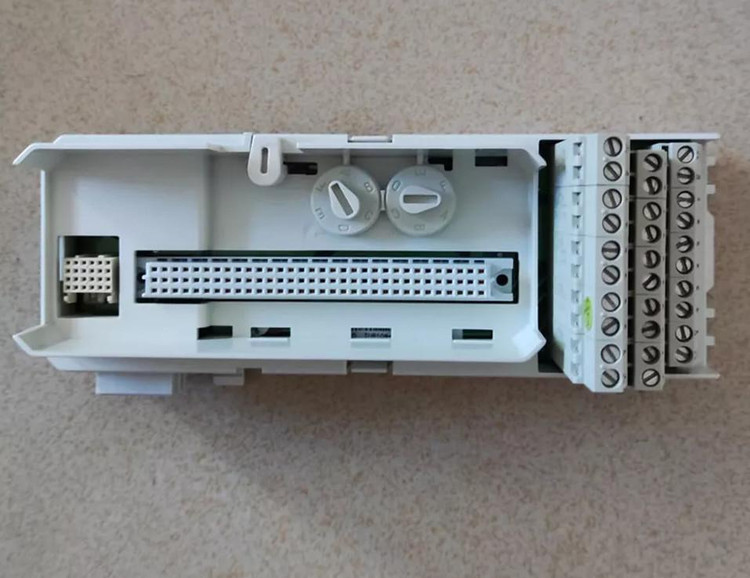 ترمینال ماژول 16 کاناله ABB مدل TU810V1 کد 3BSE013230R1